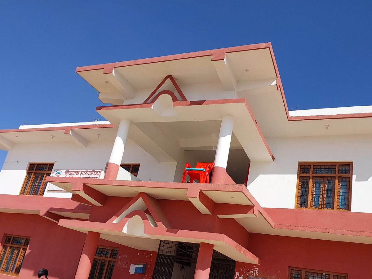 बैतडीको शिवनाथले भूकम्प प्रभावितका लागि नगद राहत पठायो 